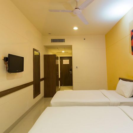 Chennai Hotel ภายนอก รูปภาพ