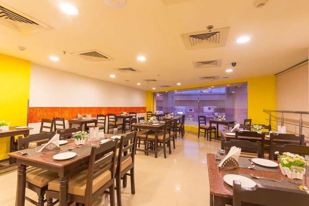 Chennai Hotel ภายนอก รูปภาพ